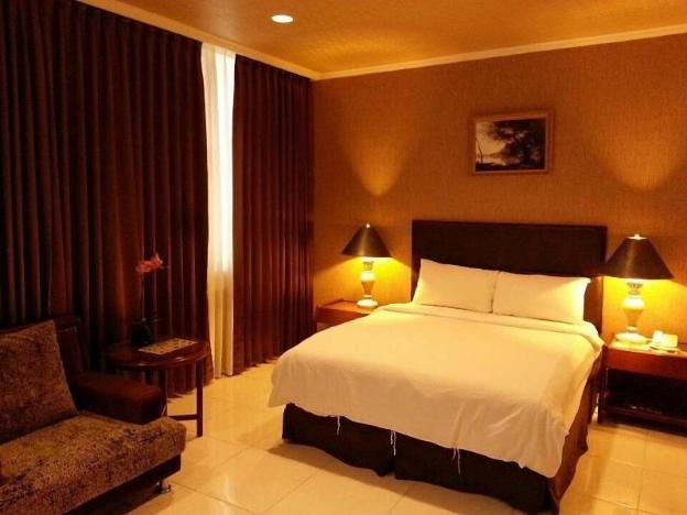 the colors under the sea