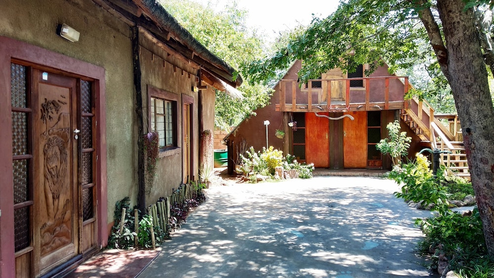 elephant trail guesthouse and backpackers