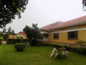 Rhino Motel,Mbarara>>Kyenjojo,2.5 star