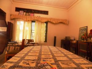 Rhino Motel,Mbarara>>Kyenjojo,2.5 star