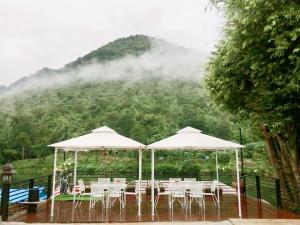 river hill side resort