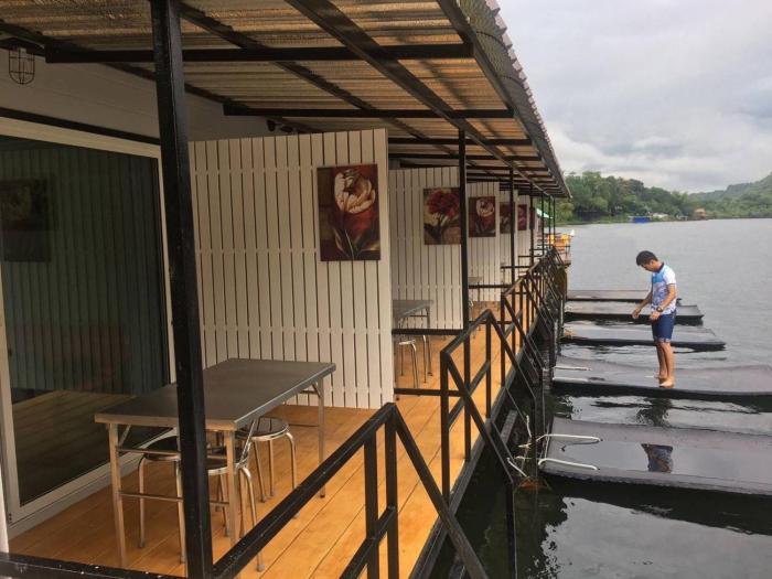 river hill side resort