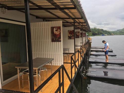 river hill side resort