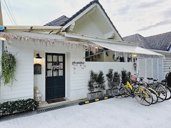 little latte house