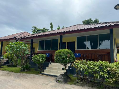dong talay lipe beach resort