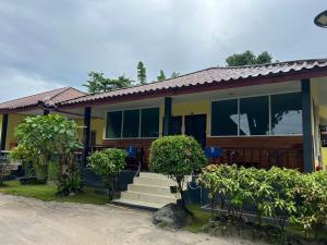 dong talay lipe beach resort