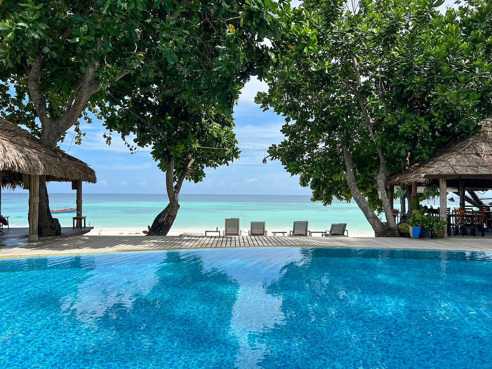 dong talay lipe beach resort