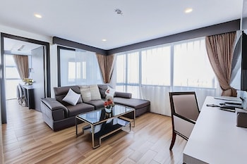 golden jomtien beach hotel