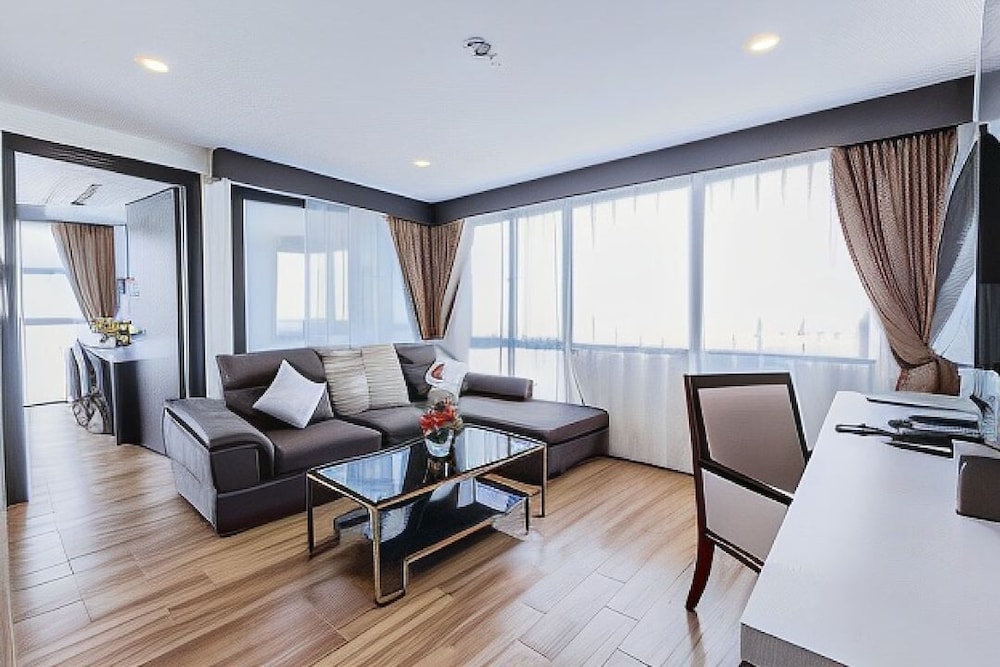 golden jomtien beach hotel