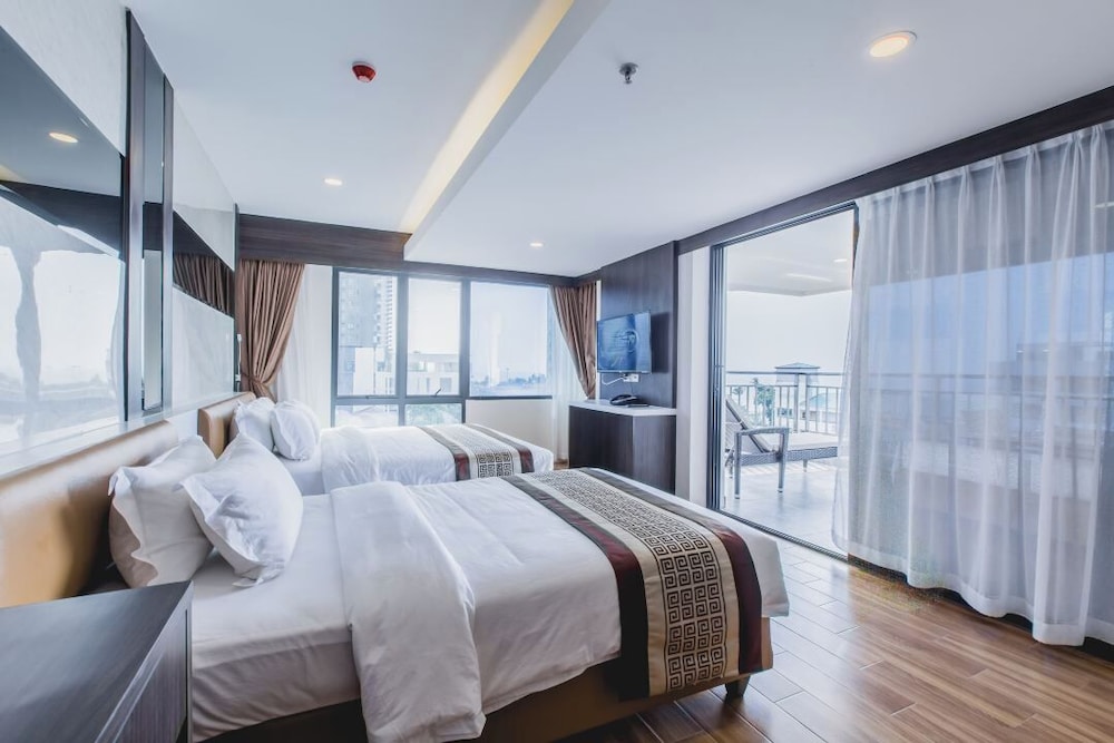 golden jomtien beach hotel