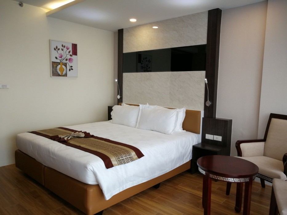 golden jomtien beach hotel