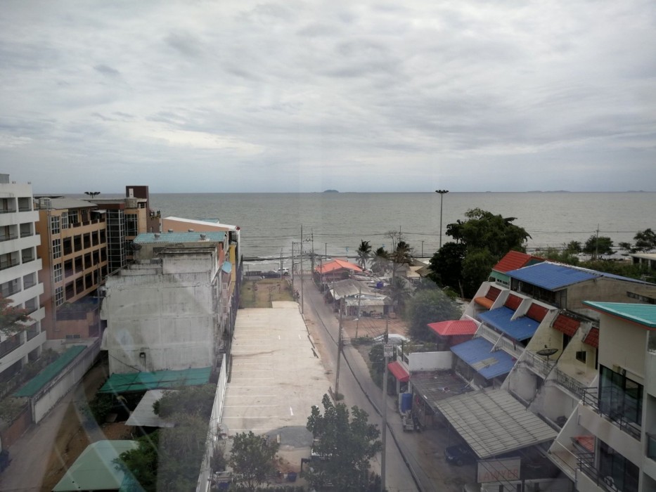 golden jomtien beach hotel