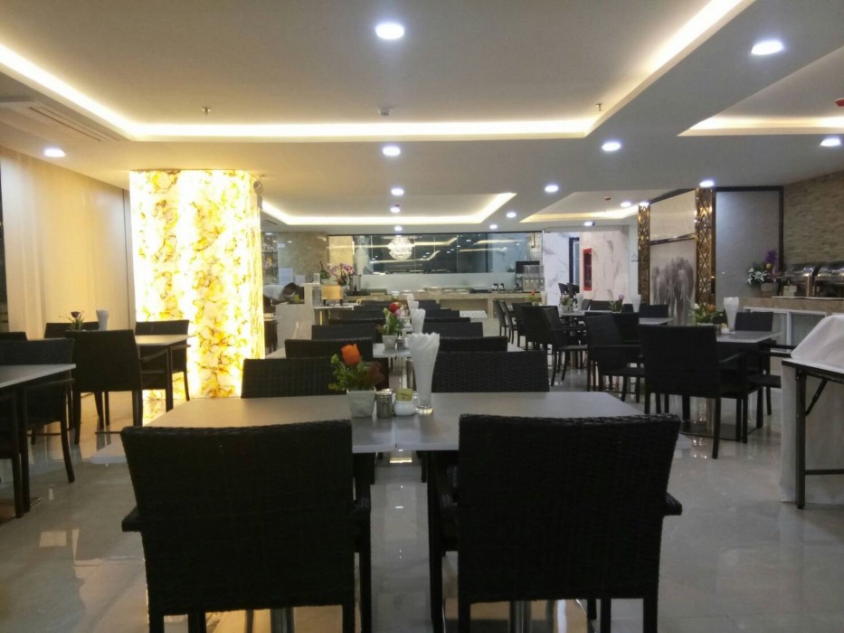 golden jomtien beach hotel