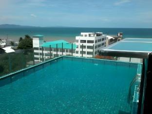 golden jomtien beach hotel