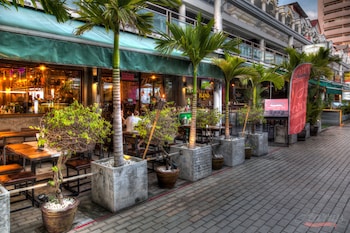 big boys bed and burger