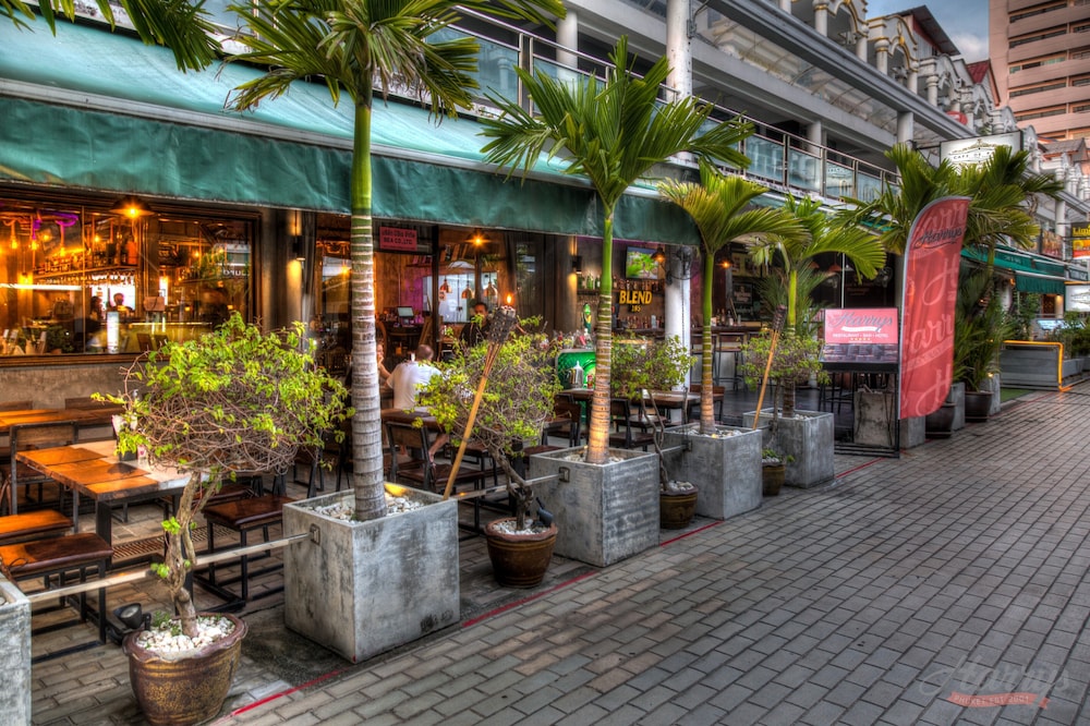 big boys bed and burger