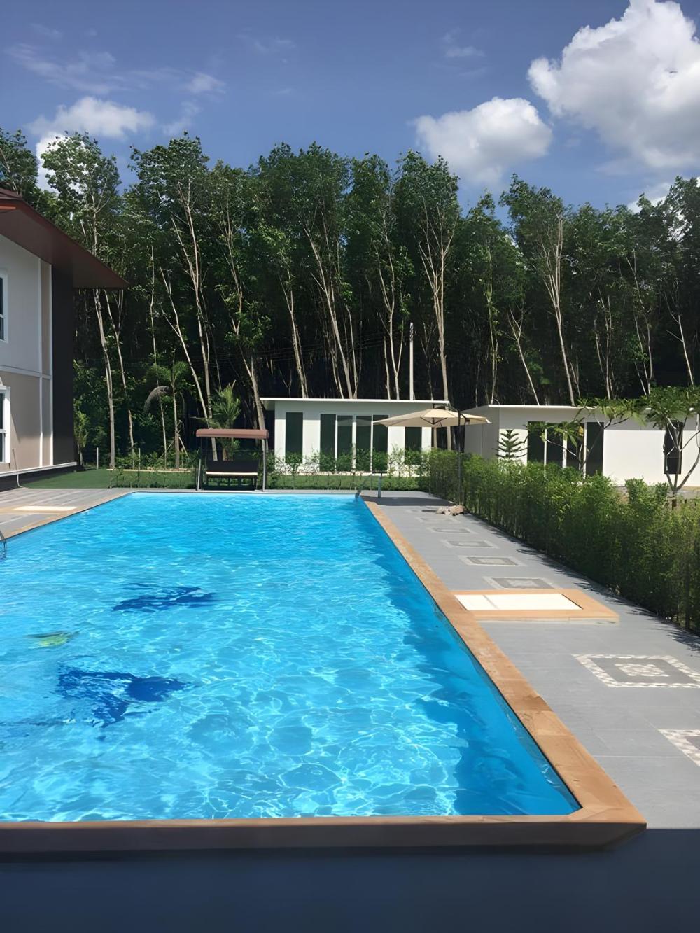 pool house lanska