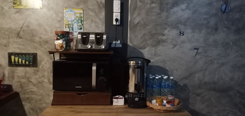 lom choi home stay ayutthaya hostel