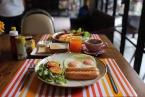 whats up chiang mai hostel