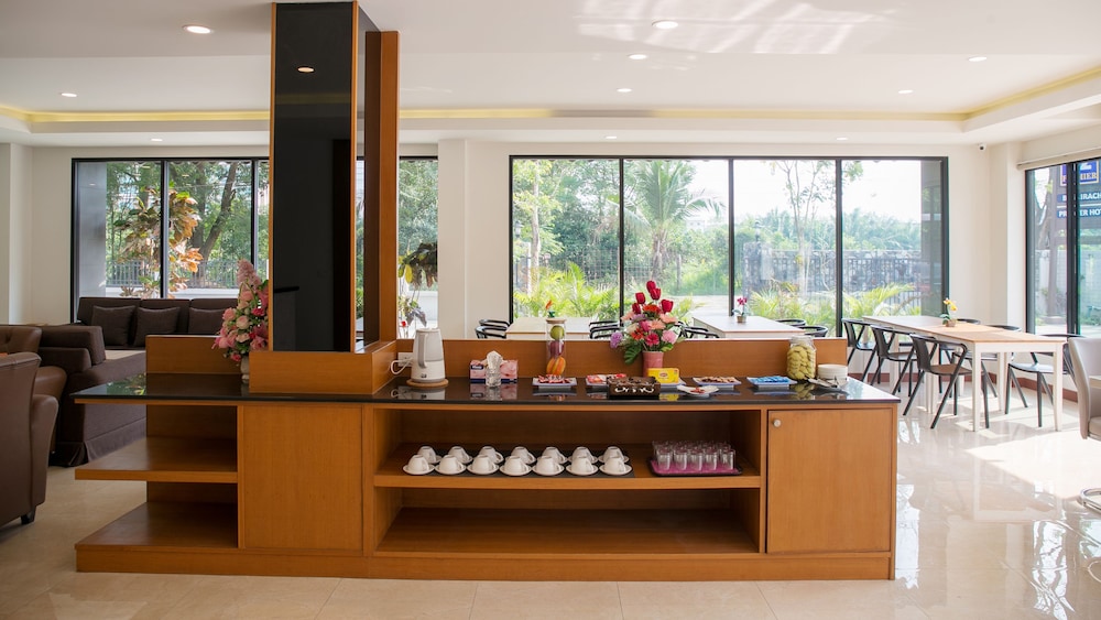 b2 sriracha premier hotel