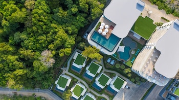Utopia Naiharn,Utopia Naiharn Villa Is Conveniently Located In The Popular Naiharn Area. The Property Offers A High,4 star