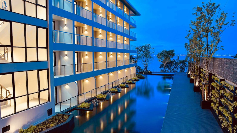 golden tulip pattaya beach resort