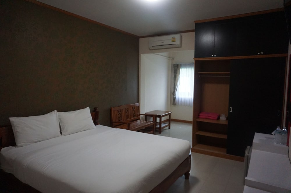 wetsawat place hotel