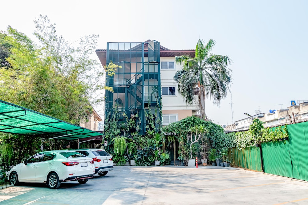 the palm hotel