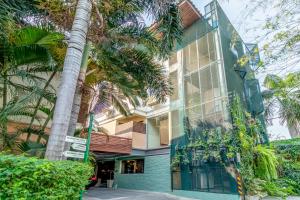 the palm hotel