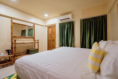 sawasdee lagoon camping resort