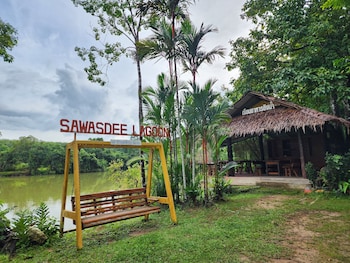 sawasdee lagoon camping resort