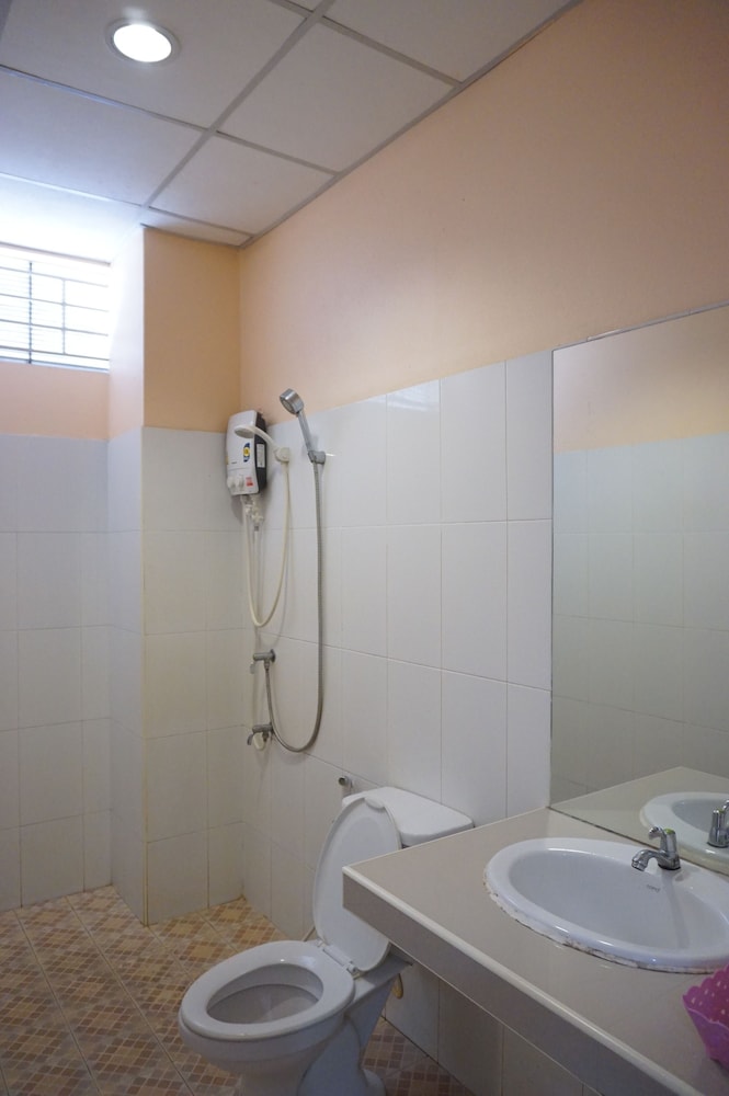 jirasin hotel and apartment