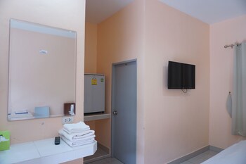 jirasin hotel and apartment