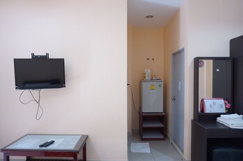 jirasin hotel and apartment