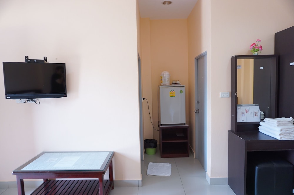 jirasin hotel and apartment