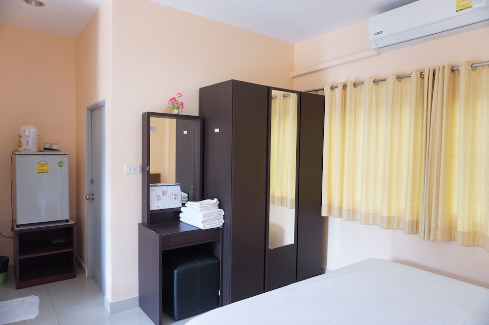 jirasin hotel and apartment