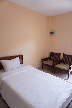 jirasin hotel and apartment