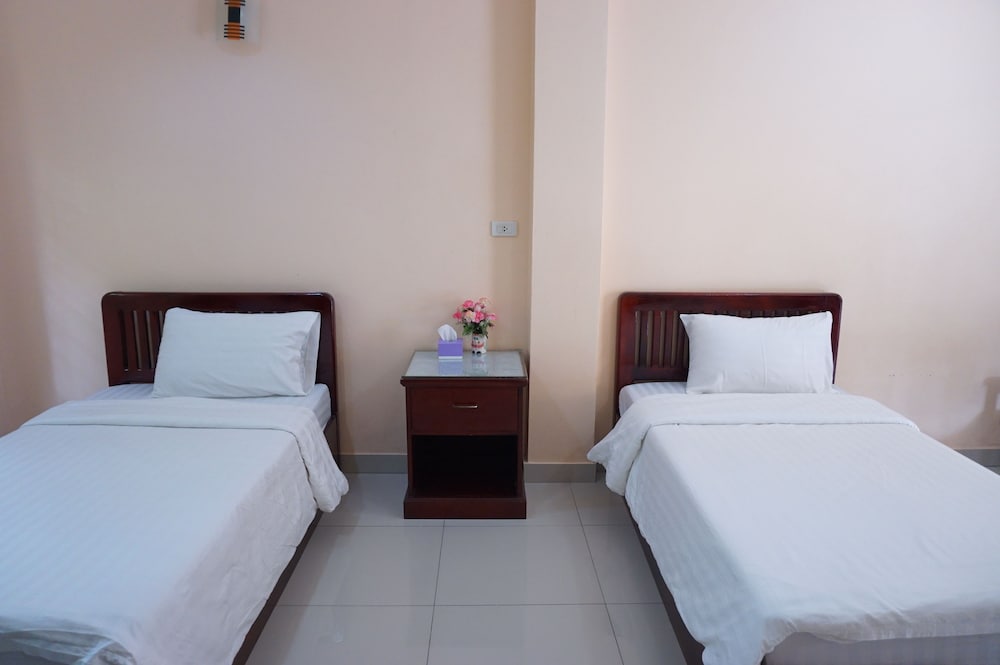 jirasin hotel and apartment