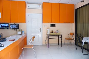 jirasin hotel and apartment