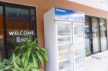 jirasin hotel and apartment