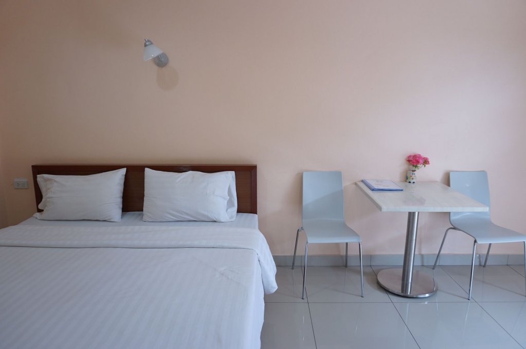jirasin hotel and apartment