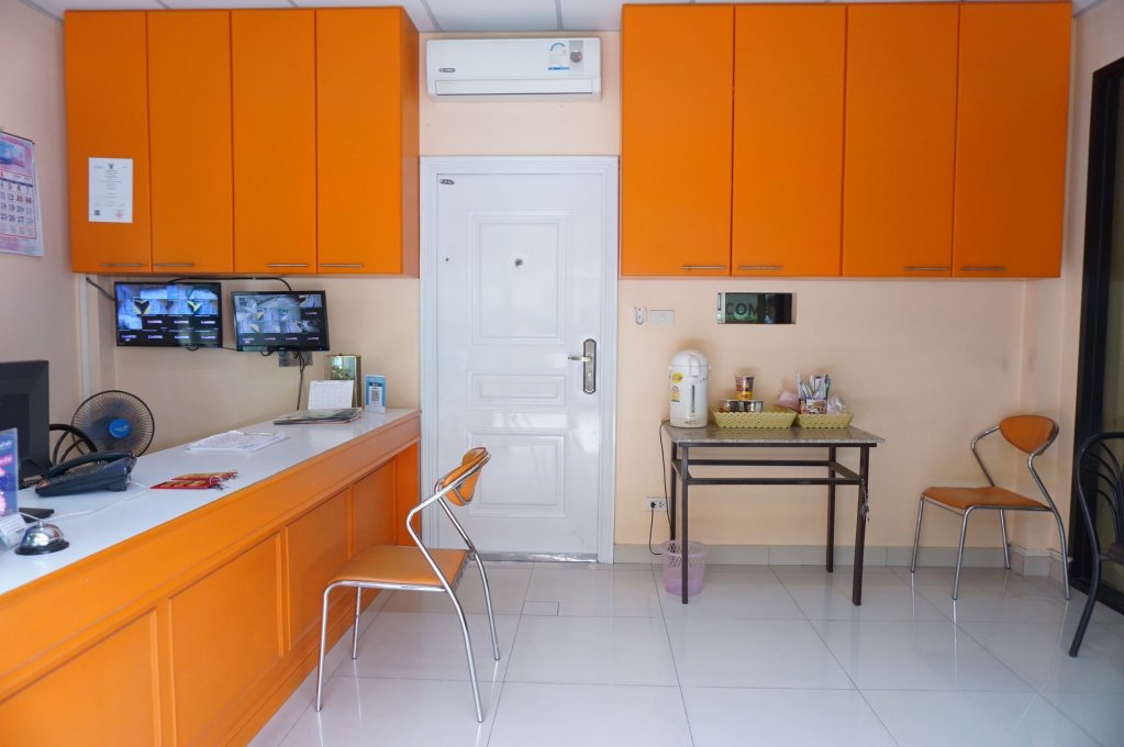 jirasin hotel and apartment