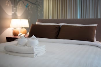 chiangkhan river green hill