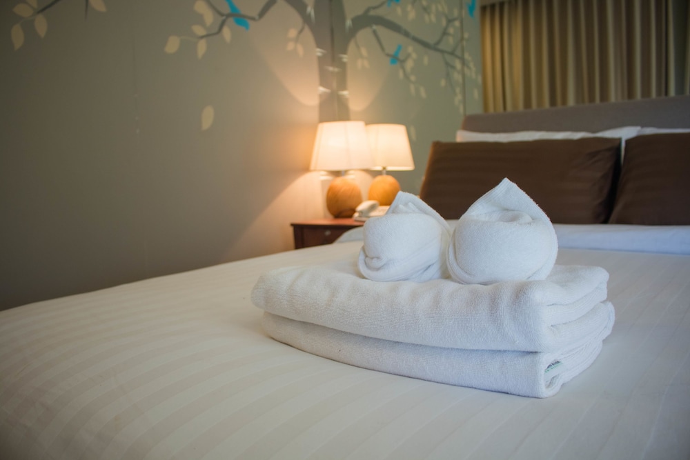 chiangkhan river green hill