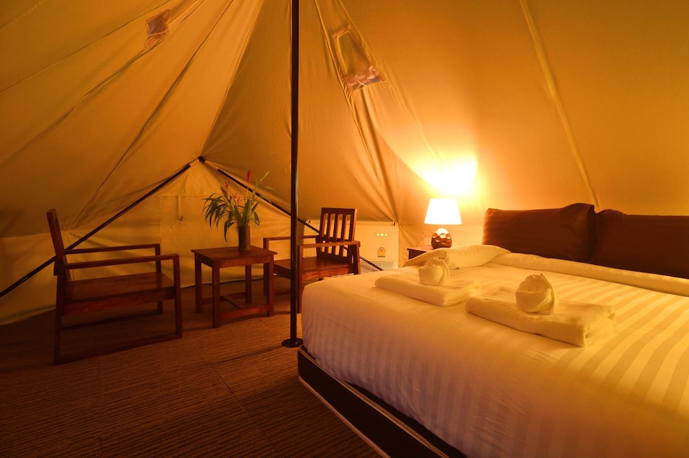 chiangkhan river green hill