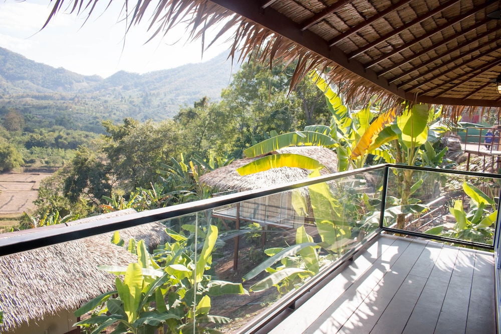 chiangkhan river green hill