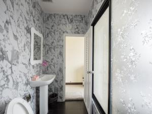 5 chang palace hotel