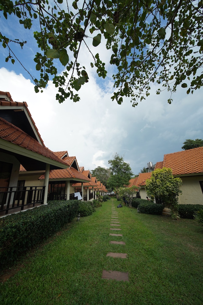 aquavana haad rin resort