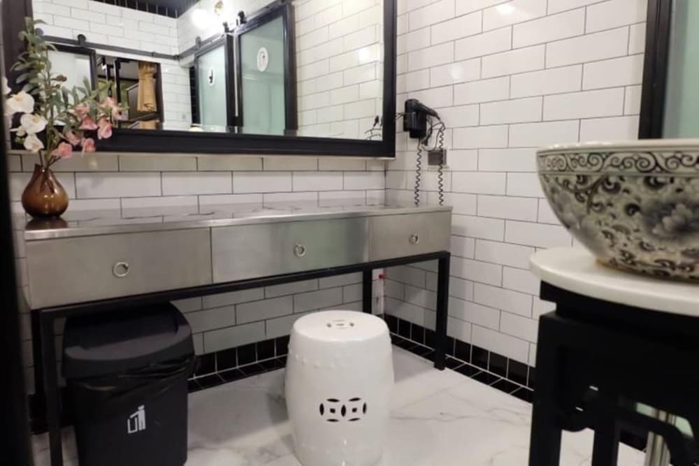 four sisters homestay hostel