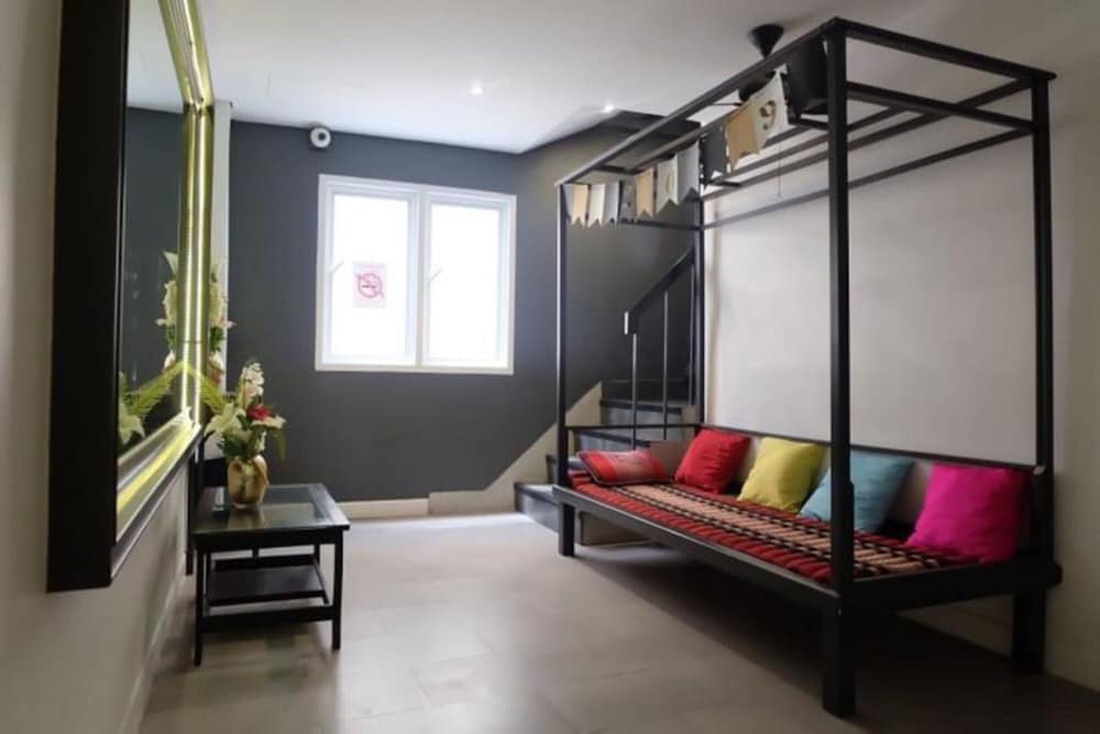 four sisters homestay hostel